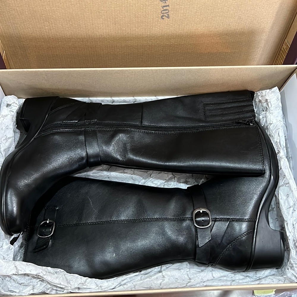 Clarks boots black